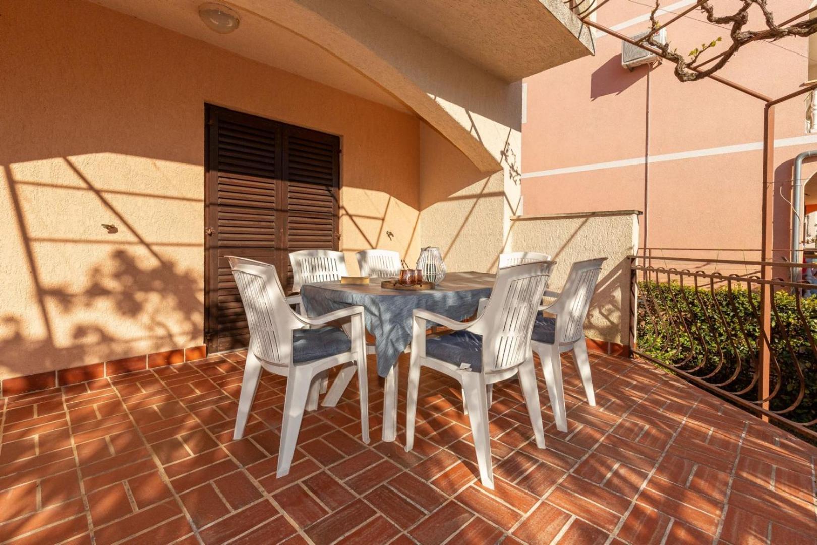 Three Bedroom Apartment In Biograd Биоград на Мору Екстериор снимка